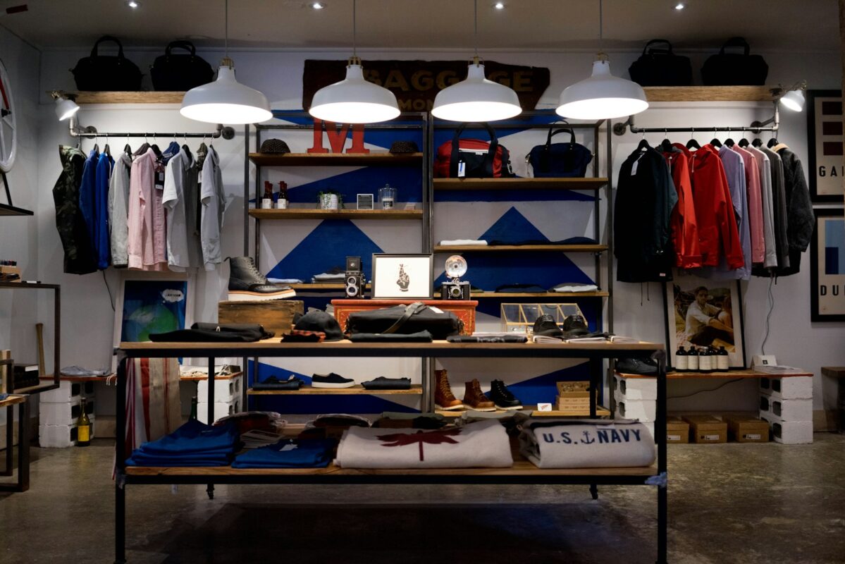 Tranh trang trí shop quần áo - 4KDecor
